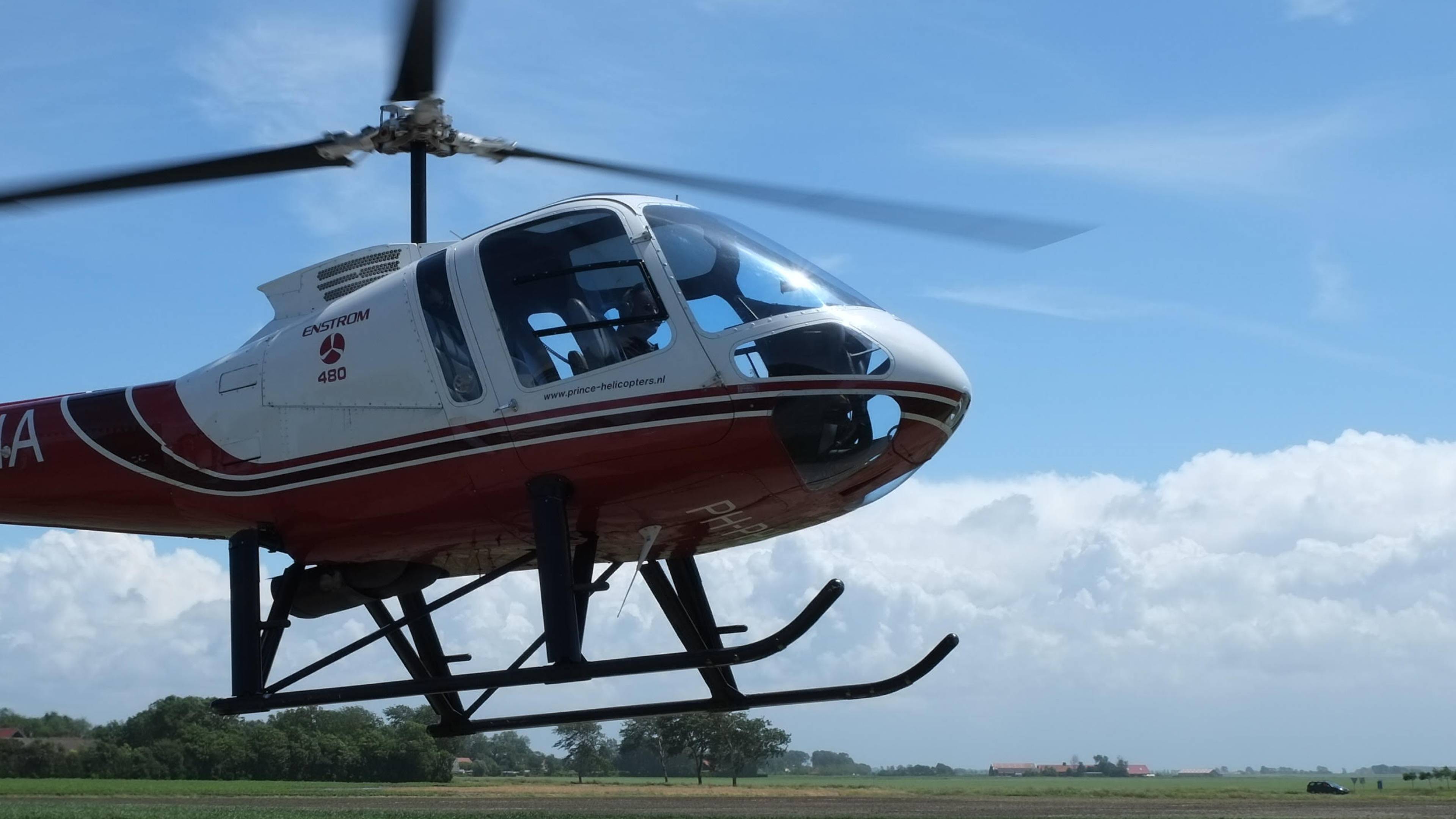 Vlieg met een helikopter boven de Furieade en Gemeente Maassluis