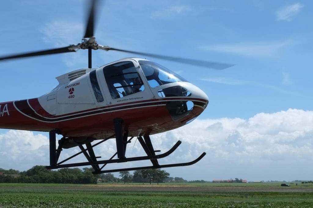 Vlieg met een helikopter boven de Furieade en Gemeente Maassluis